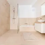 Deluxe - Newly Built Apartamento *