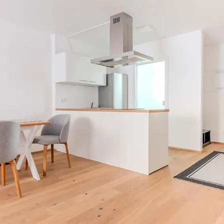 Danube Living Collection - Wiener Strasse #29 - Modernes Nahe Zentrum *